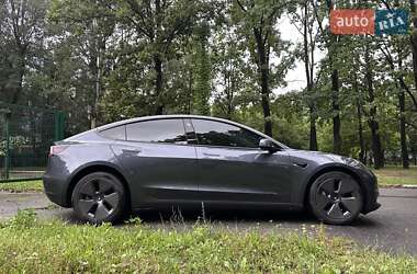 Седан Tesla Model 3 2023 в 