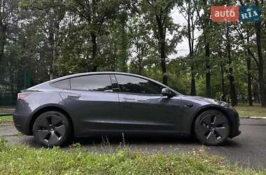 Седан Tesla Model 3 2023 в 