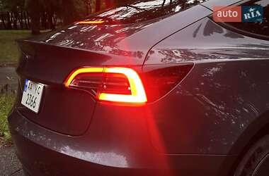 Седан Tesla Model 3 2023 в 