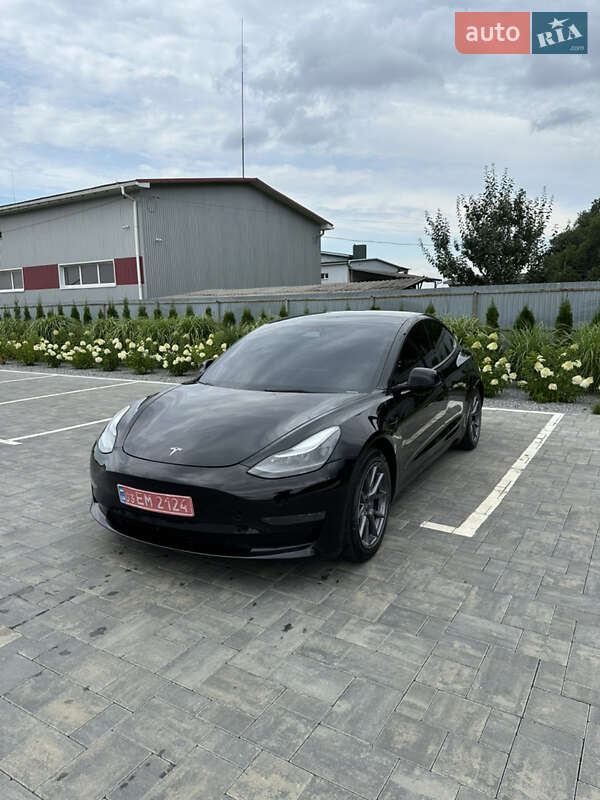 Седан Tesla Model 3 2022 в Луцьку
