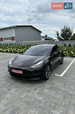 Седан Tesla Model 3 2022 в 