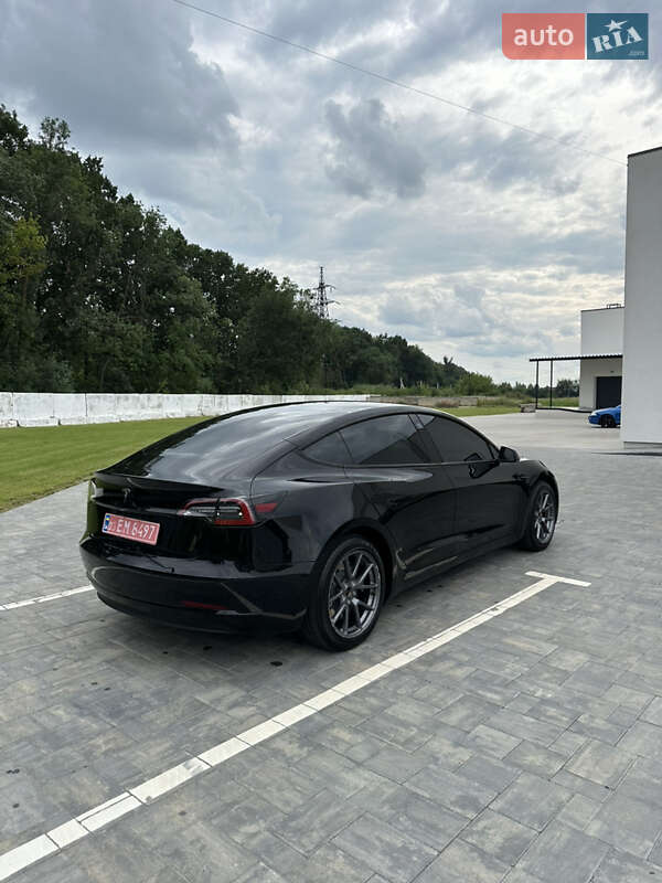 Седан Tesla Model 3 2022 в Луцьку