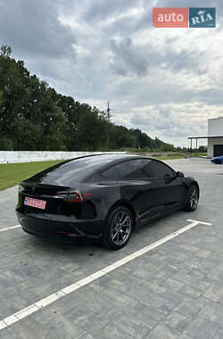 Седан Tesla Model 3 2022 в 