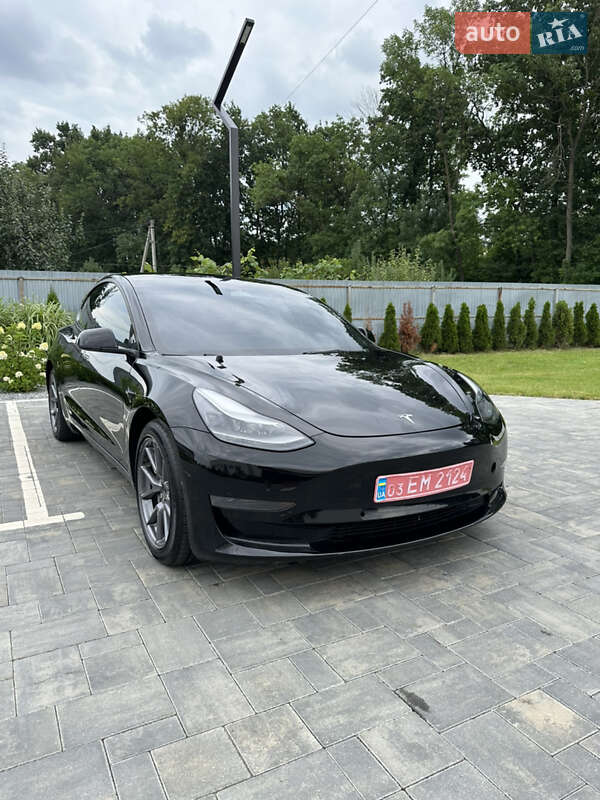 Седан Tesla Model 3 2022 в Луцьку