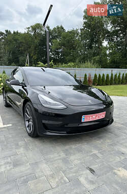 Седан Tesla Model 3 2022 в 