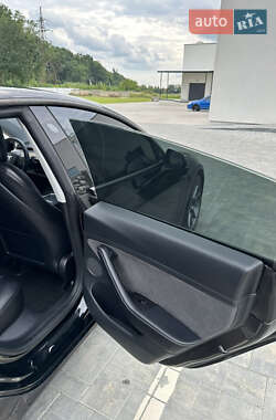 Седан Tesla Model 3 2022 в 