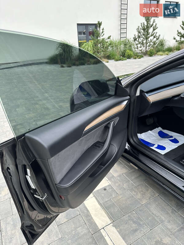 Седан Tesla Model 3 2022 в Луцьку