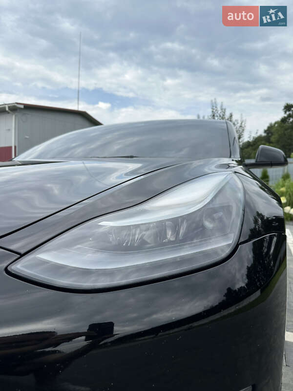 Седан Tesla Model 3 2022 в Луцьку