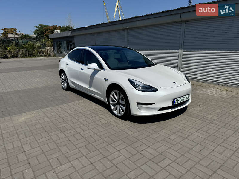 Седан Tesla Model 3 2019 в Дніпрі