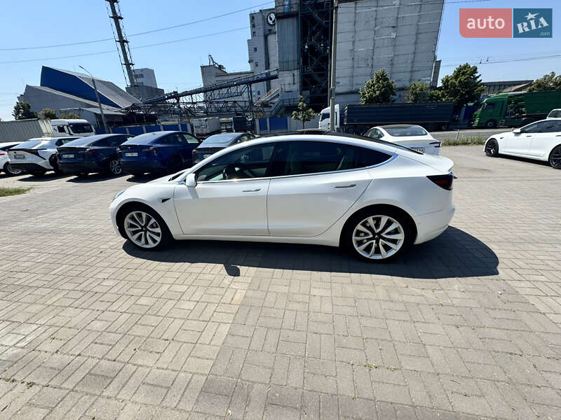 Седан Tesla Model 3 2019 в Дніпрі