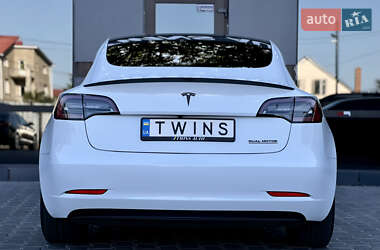 Седан Tesla Model 3 2022 в 