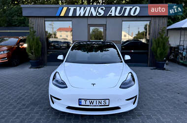 Седан Tesla Model 3 2022 в 