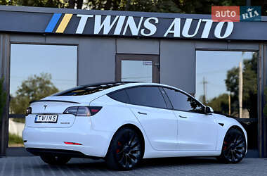 Седан Tesla Model 3 2022 в 