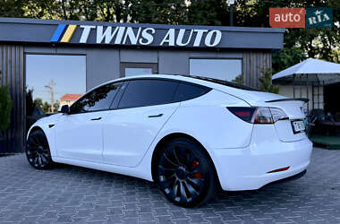Седан Tesla Model 3 2022 в 