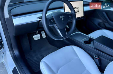 Седан Tesla Model 3 2022 в 