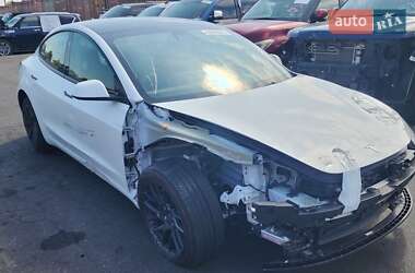 Седан Tesla Model 3 2024 в 