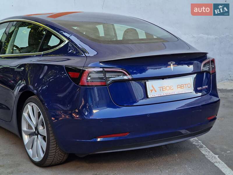 Седан Tesla Model 3 2018 в Одесі