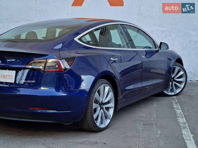 Седан Tesla Model 3 2018 в Одесі
