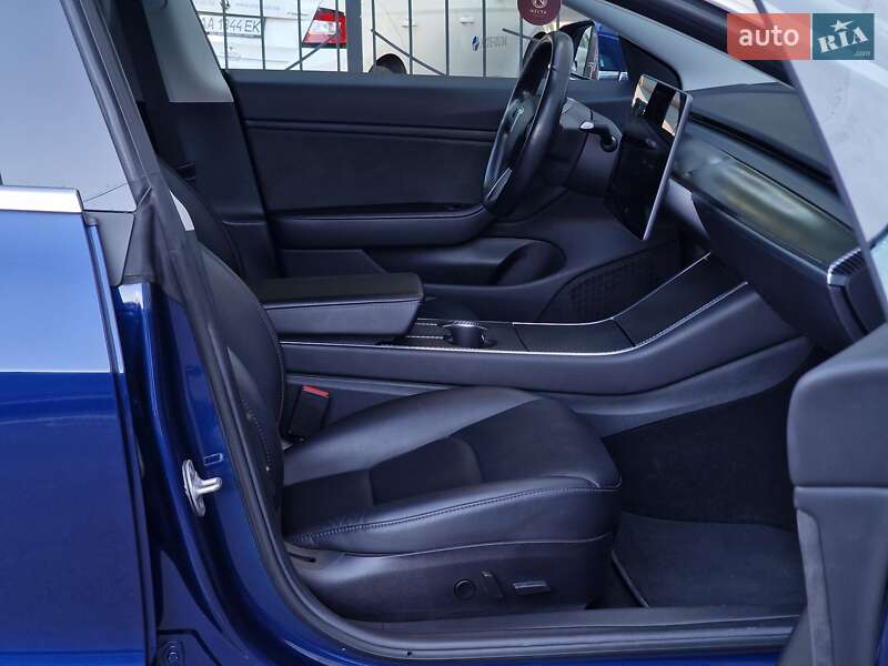 Седан Tesla Model 3 2018 в Одесі
