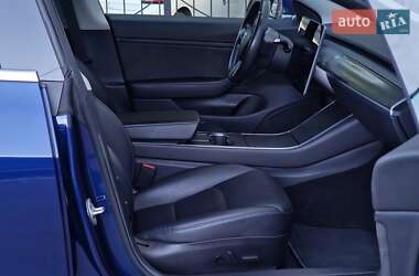 Седан Tesla Model 3 2018 в 