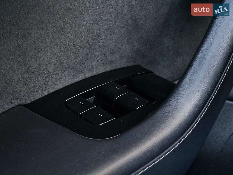 Седан Tesla Model 3 2018 в Одесі