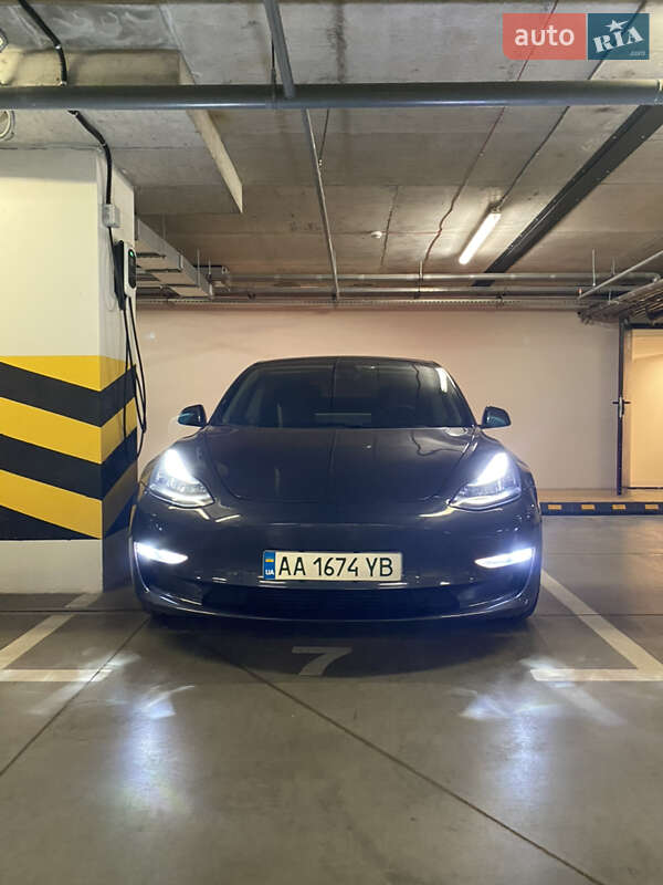 Седан Tesla Model 3 2019 в Киеве