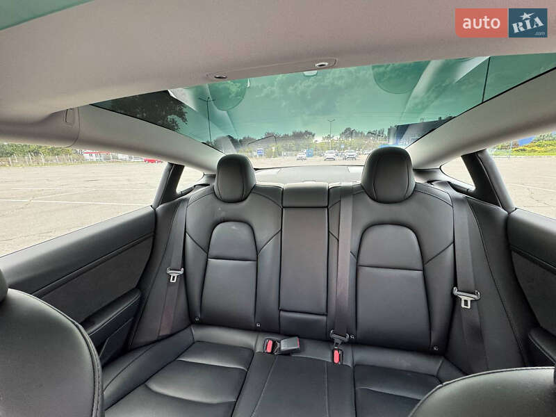 Седан Tesla Model 3 2022 в Днепре