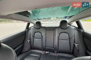 Седан Tesla Model 3 2022 в 