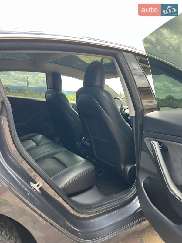 Седан Tesla Model 3 2019 в Ивано-Франковске