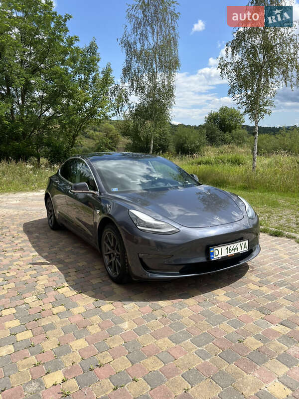 Седан Tesla Model 3 2019 в Ивано-Франковске