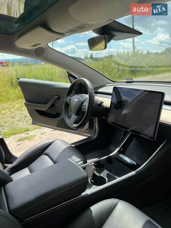 Седан Tesla Model 3 2019 в Ивано-Франковске