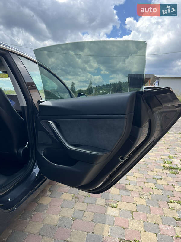 Седан Tesla Model 3 2019 в Ивано-Франковске