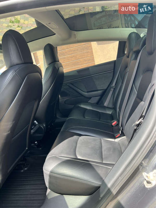 Седан Tesla Model 3 2019 в Ивано-Франковске