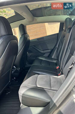 Седан Tesla Model 3 2019 в 