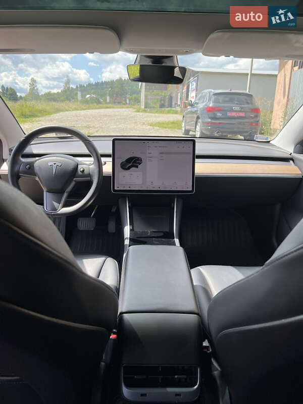 Седан Tesla Model 3 2019 в Ивано-Франковске