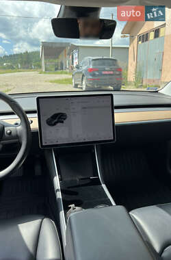 Седан Tesla Model 3 2019 в 