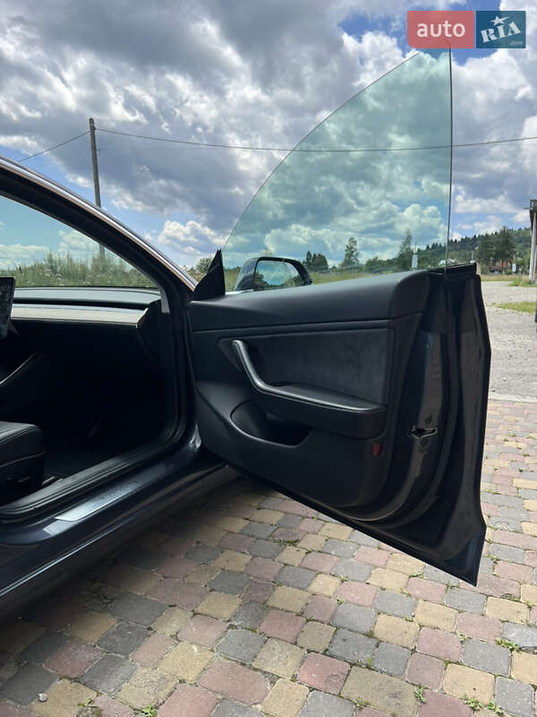 Седан Tesla Model 3 2019 в Ивано-Франковске