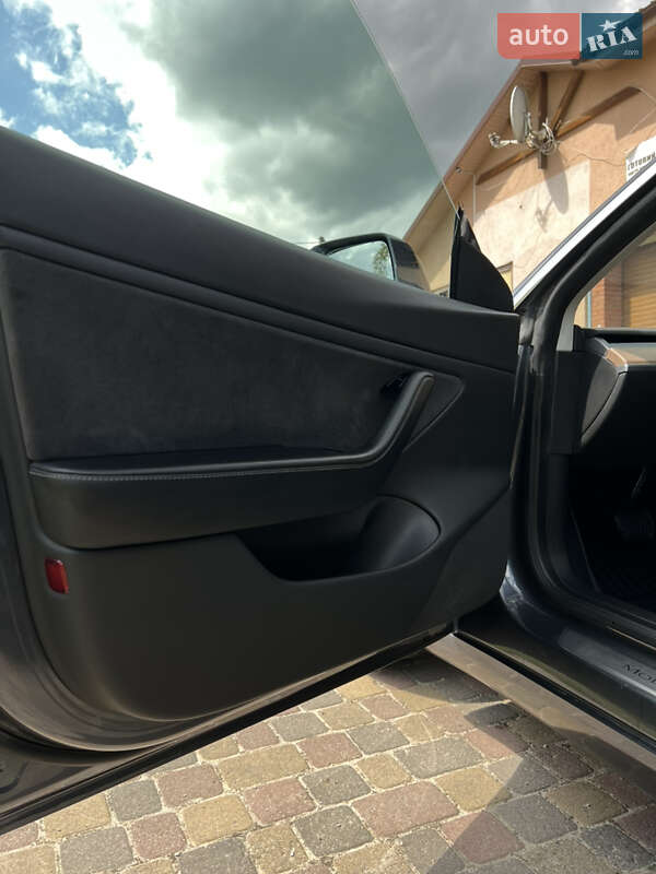 Седан Tesla Model 3 2019 в Ивано-Франковске