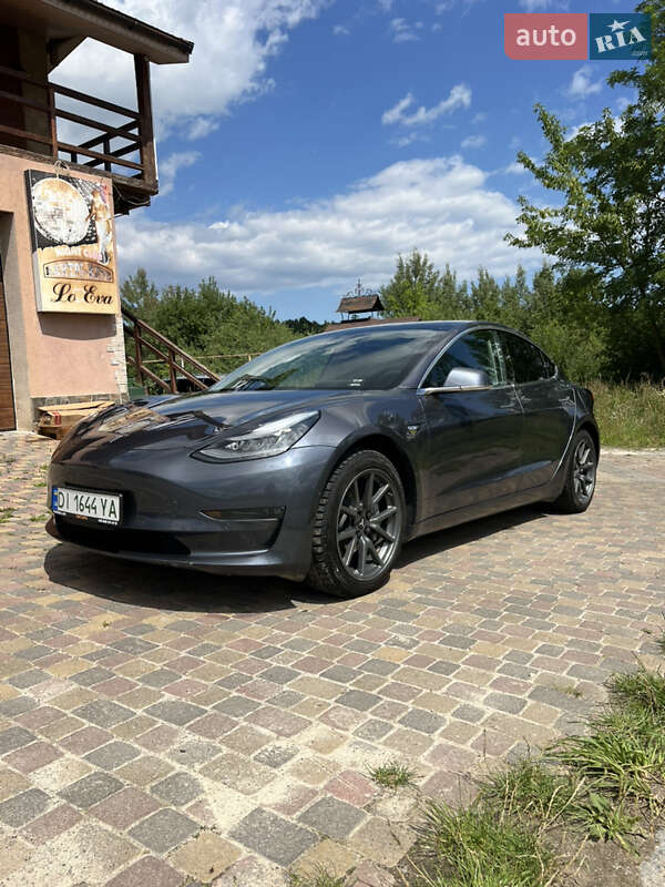 Седан Tesla Model 3 2019 в Ивано-Франковске