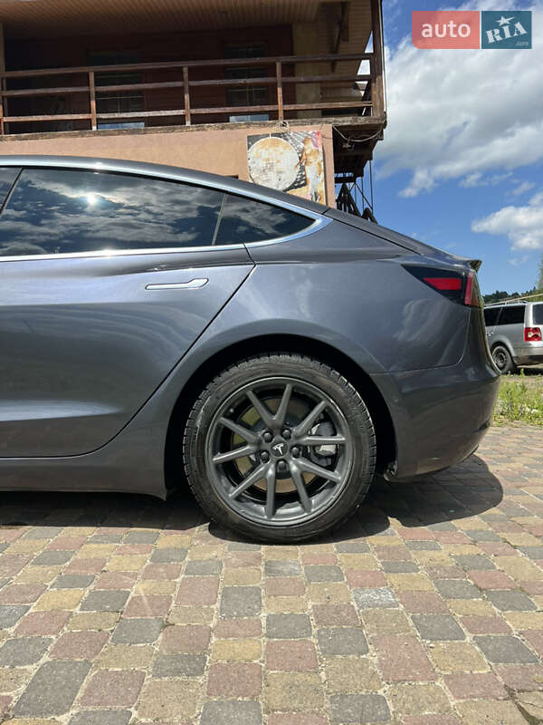 Седан Tesla Model 3 2019 в Ивано-Франковске