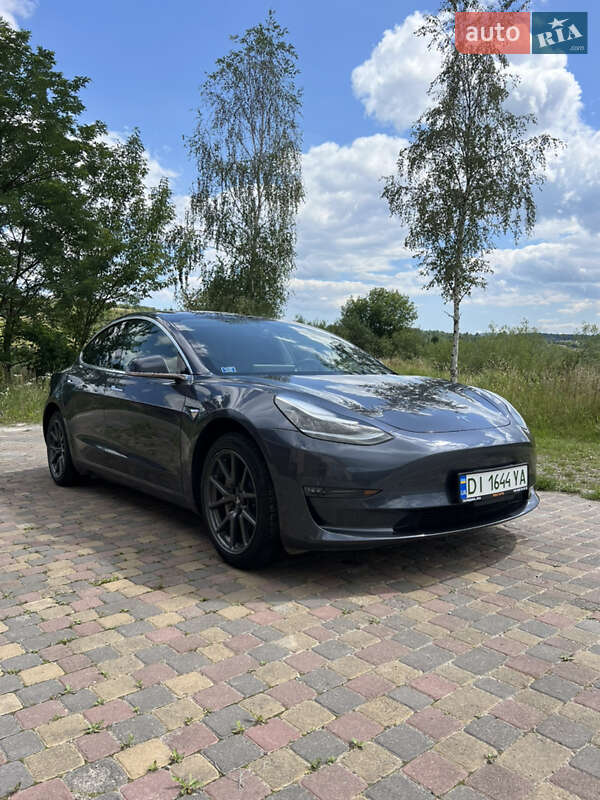 Седан Tesla Model 3 2019 в Ивано-Франковске