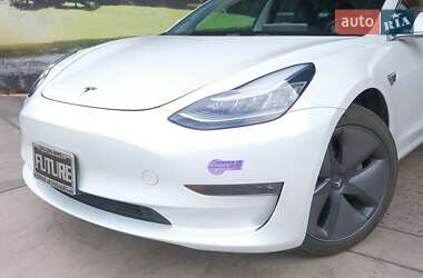 Седан Tesla Model 3 2019 в 
