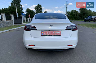 Седан Tesla Model 3 2021 в 