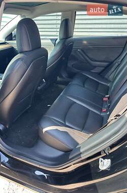 Седан Tesla Model 3 2020 в 
