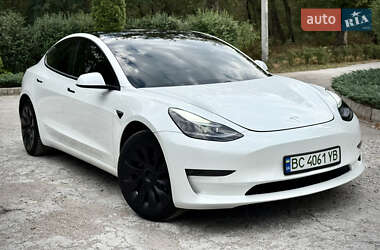 Седан Tesla Model 3 2021 в 
