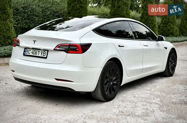 Седан Tesla Model 3 2021 в 