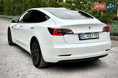 Седан Tesla Model 3 2021 в 