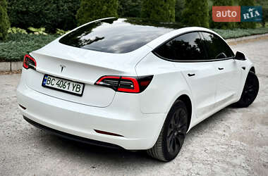 Седан Tesla Model 3 2021 в 