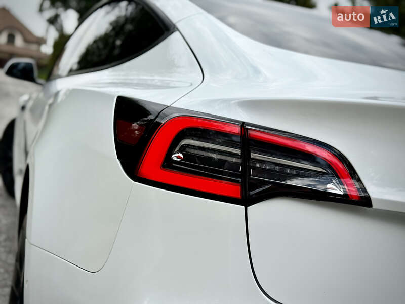 Седан Tesla Model 3 2021 в Днепре