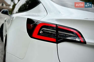 Седан Tesla Model 3 2021 в 